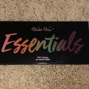 Violet Voss Essentials Palette